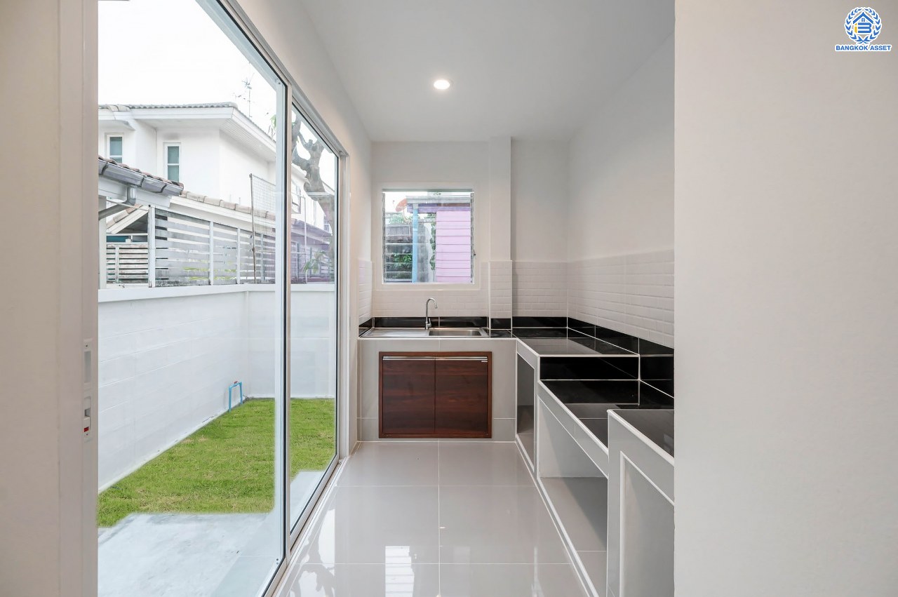 บ้านมือสองตกแต่งใหม่ โครงการ ชลลดา วัดลาดปลาดุก คุณภาพระดับ L&H บนเนื้อที่ 52 ตร.ว. ฟังก์ชัน 3 ห้องนอน 2 ห้องน้ำ 1 ที่จอดรถ สิ่งอำนวยความสะดวกครบครัน บนทำเลศักยภาพ เชื่อมต่อหลายเส้นทาง ใกล้รถไฟฟ้าสายสีม่วง "สถานีคลองบางไผ่" และเซ็นทรัล เวสต์เกต...